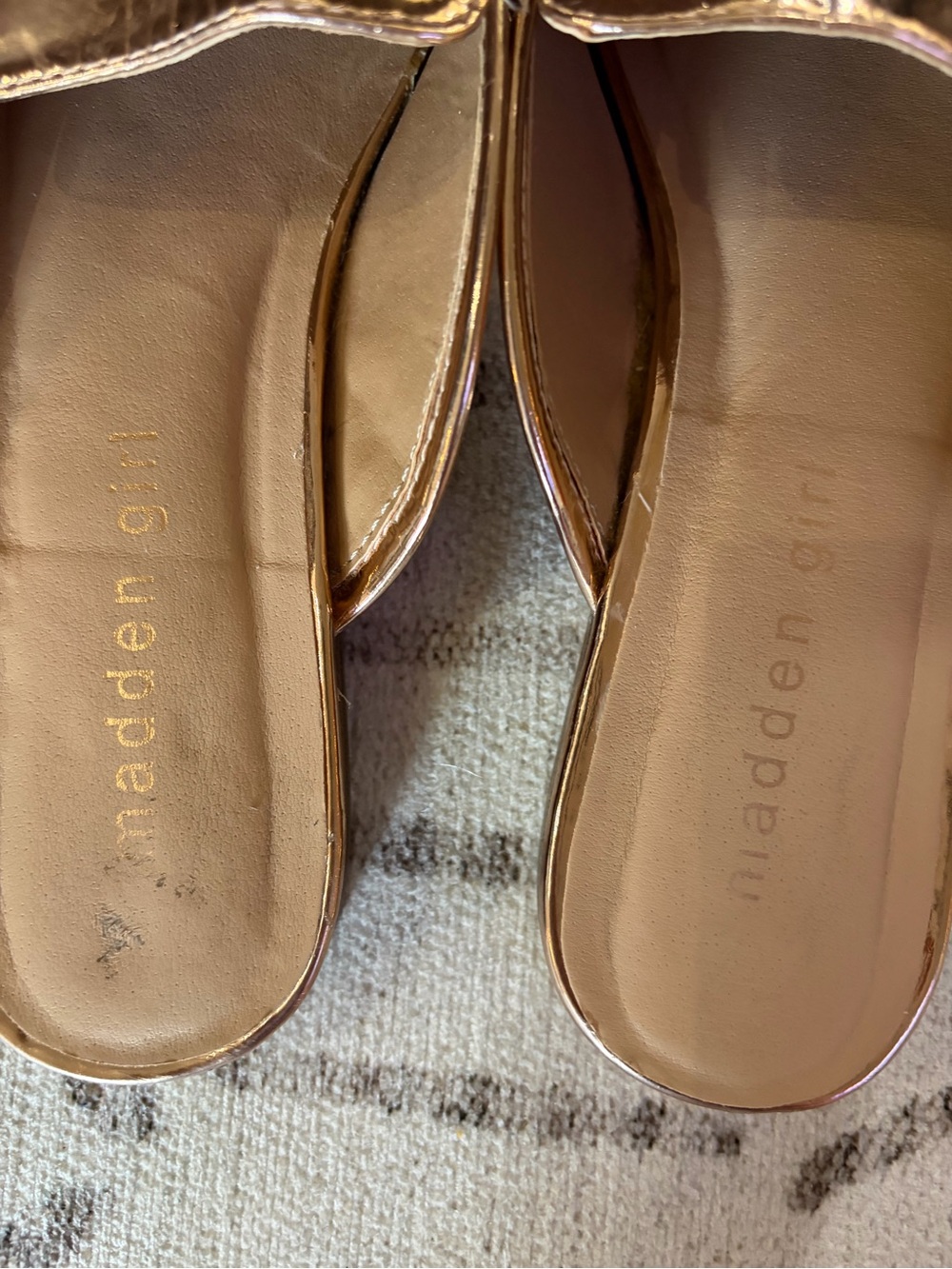 Madden Girl Rose Gold Metallic Fringe Mule Loafers Bow Detail Size 8 - Picture 5 of 6